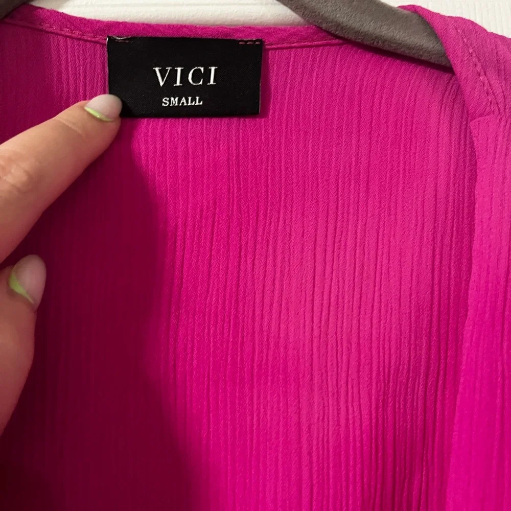 VICI VITTORIA TIE FRONT CROP BLOUSE - size small - Picture 8 of 9